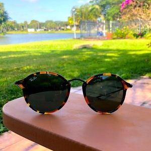 Ray-Ban round fleck sunglasses $178 retail